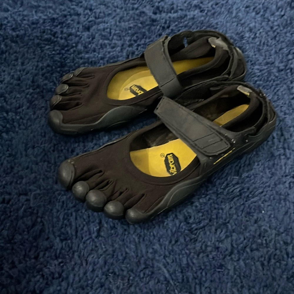 Vibram Five Fingers Sprint - size 38 - black